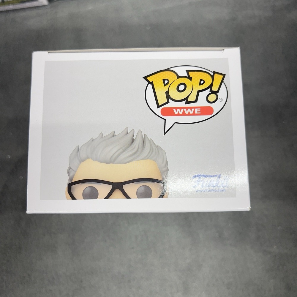 Funko Pop! WWE - Johnny Knoxville #134 SDCC 2023 Exclusive Sticker w/ Protector - Picture 5 of 7
